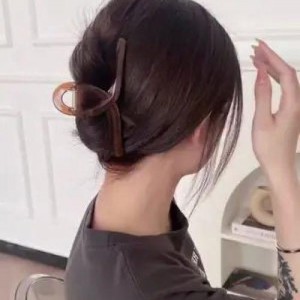 网红大夹子夹头发教程,轻松打造时尚发型